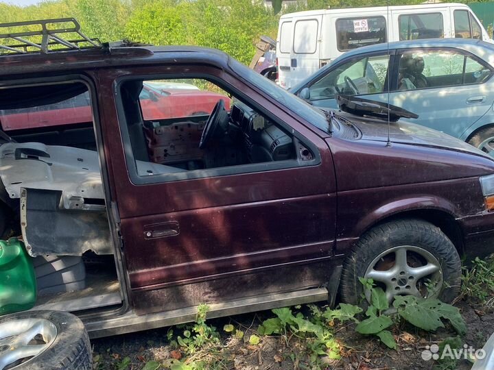 Dodge caravan двери