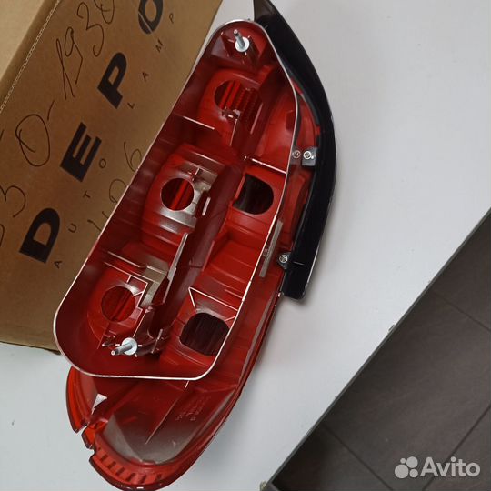 Фонарь задний левый Peugeot 406 99