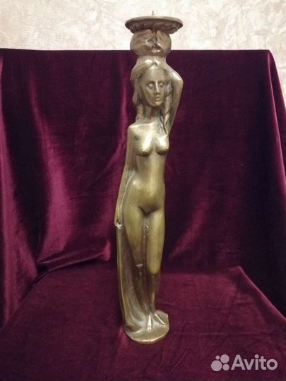 Подсвечник, девушка