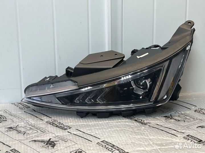 Фара галогеновая передняя левая Hyundai Elantra