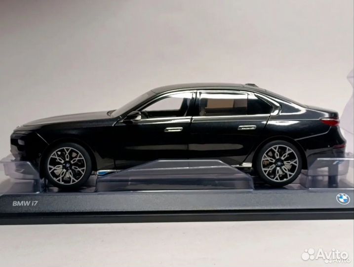 BMW I7 Sophisto Grey 1:18 Minichamps