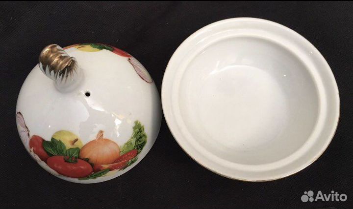 England. Royal Porcelain. Блюдце с баранчик-клош