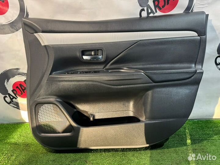 Обшивка двери (кожа) передняя правая Mitsubishi