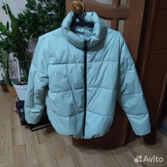 Курточка женская 48 52 как новая