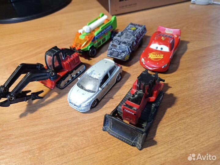 Машинки hot wheels
