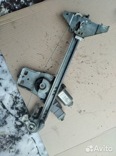 Стеклоподъёмник задний левый Пежо 307