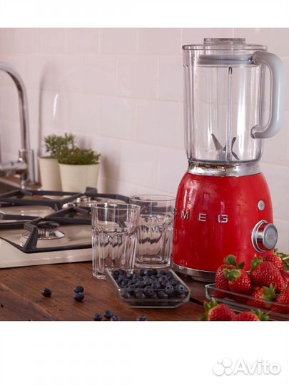 Стационарный блендер Smeg BLF01rdeu