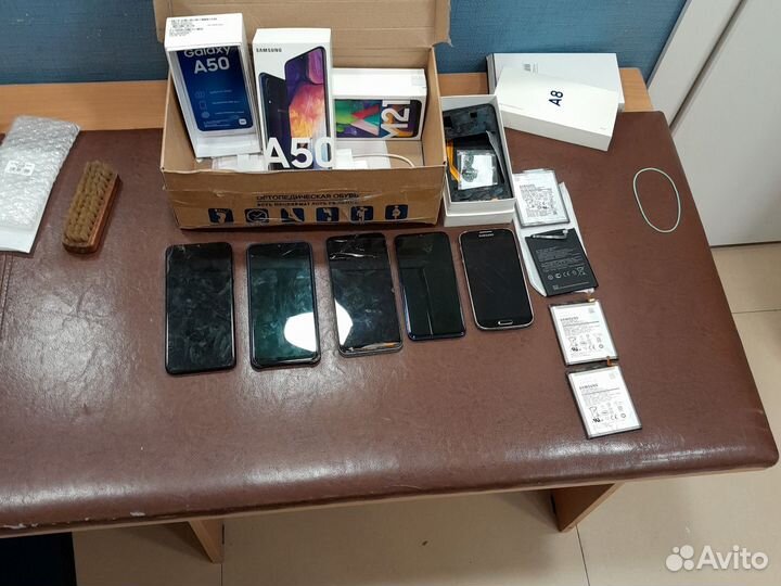 Коробка запчастей для телефонов