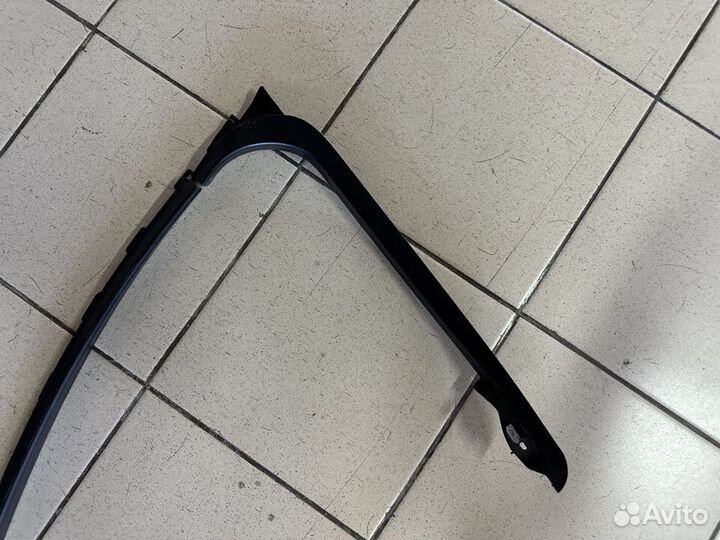 Рамка переднего правого стекла Форд Фокус 3