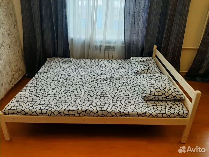 Кровать двуспальная из массива