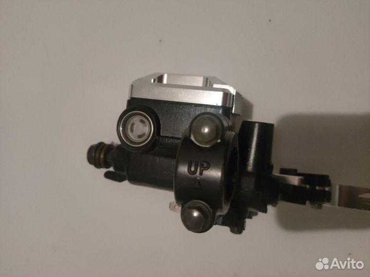 Рычаги тормоза и сцепления в сборе