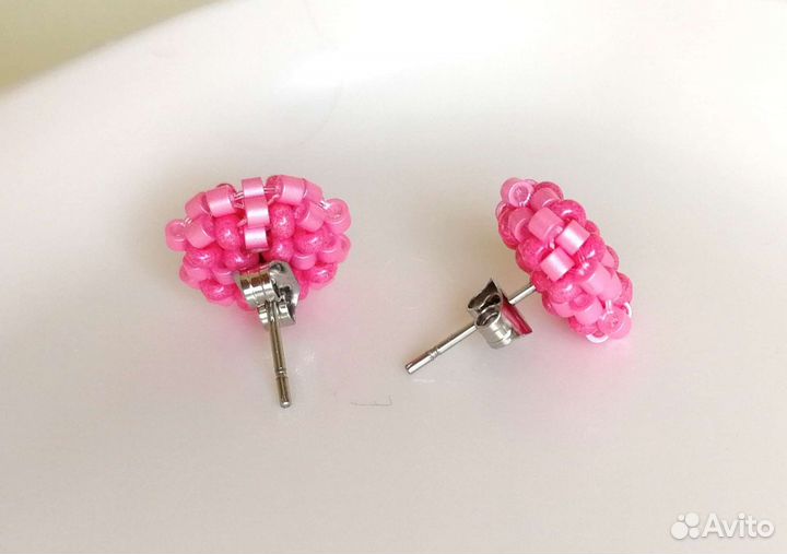 Круглые серьги-пусеты из бисера ручной работы