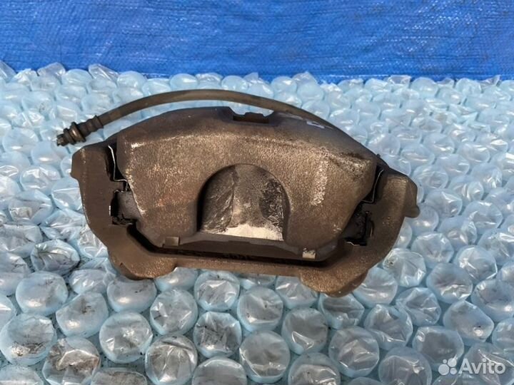 Суппорт передний левый Nissan Maxima A35 VQ35DE