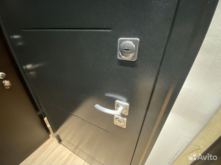 Входная стальная дверь в квартиру