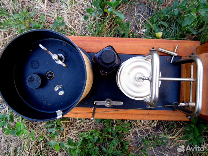 Барограф в деревянном корпусе