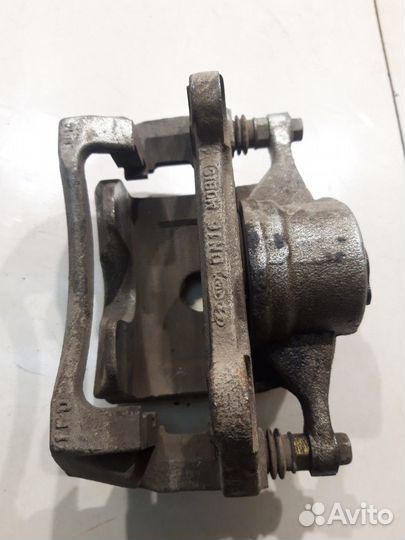 Суппорт (передний, левый) (Hyundai Tucson IV)