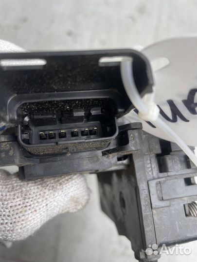 Замок передний правый Citroen C3 Picasso