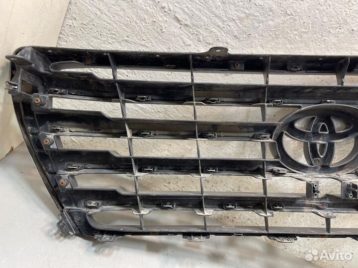 Решетка радиатора Toyota Land Cruiser 200