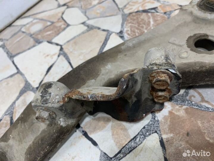 Рычаг подвески передний Nissan Teana J32