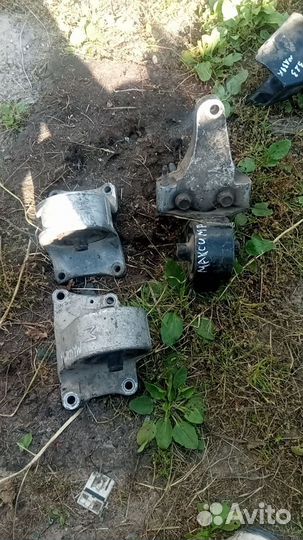 Кронштейн двигателя правый Nissan Maxima A32