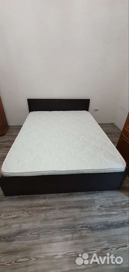 Кровать с матрасом бу 160200