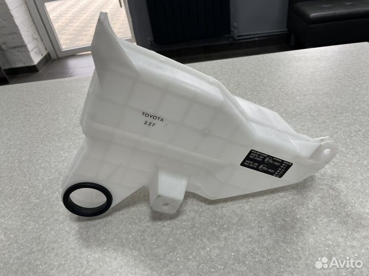 Бачок омывателя Toyota Hilux