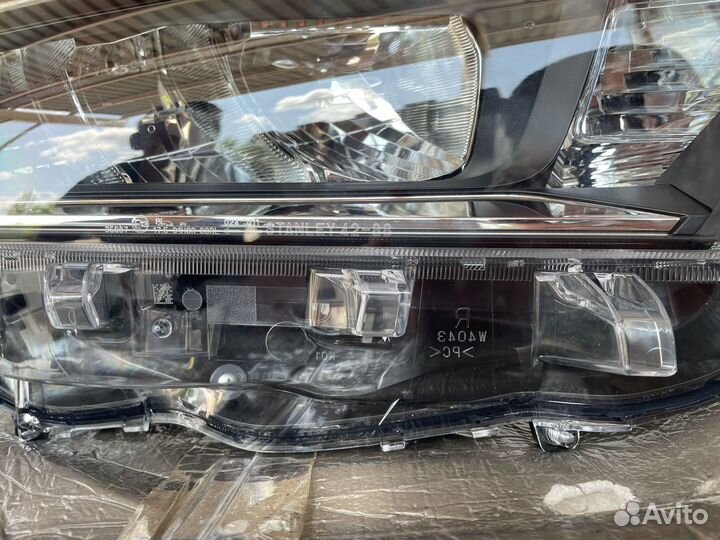 Toyota RAV4 xa50 Фара правая