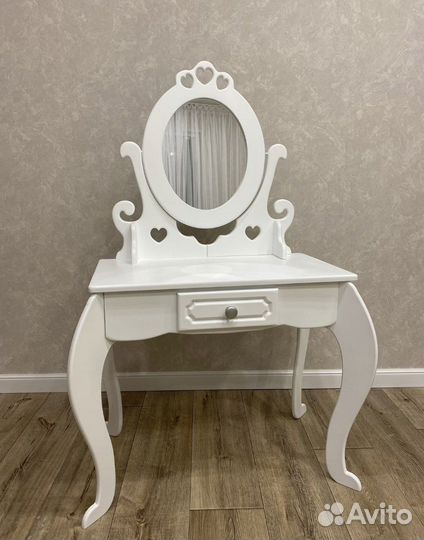 Детский туалетный столик