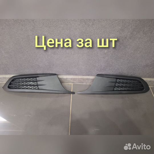 Решетка в бампер Volkswagen Jetta 2011-2018