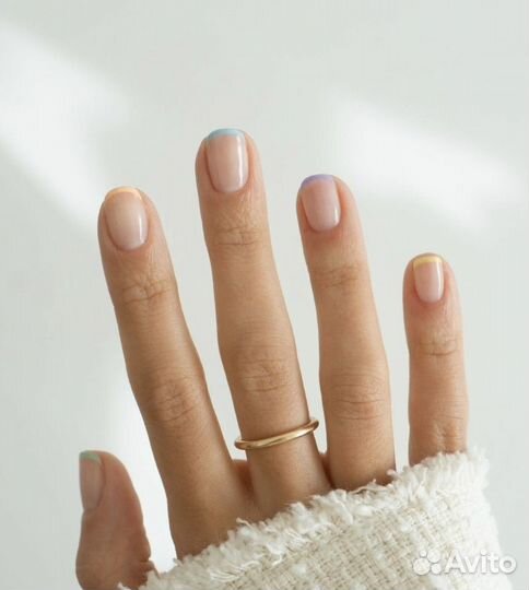 Модель на отработку французского маникюра