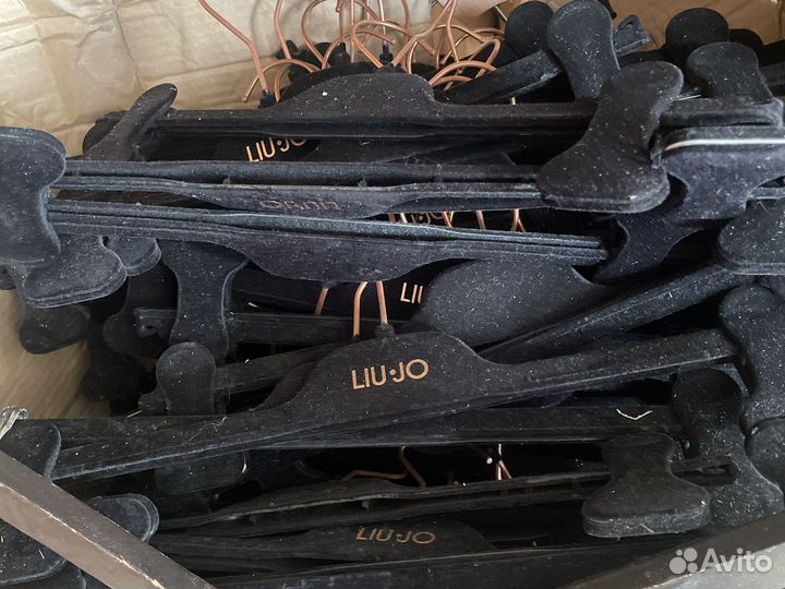 Вешалки много разных