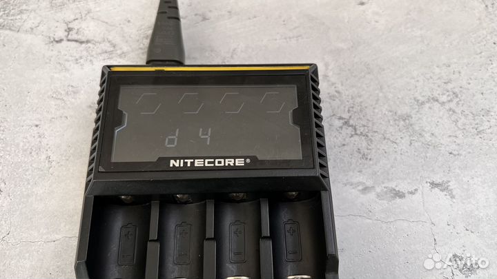 Зарядное устройство nitecore D4