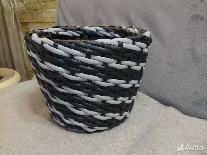 Кашпо из искусственного ротанга