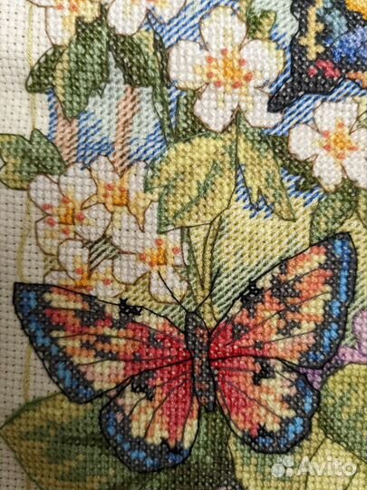 Готовая вышивка крестом Бабочки
