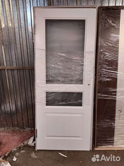 Двери на 80см с коробкой шпон, эмаль с витрины