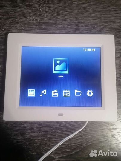 Цифровая фоторамка Digma PF-833 White