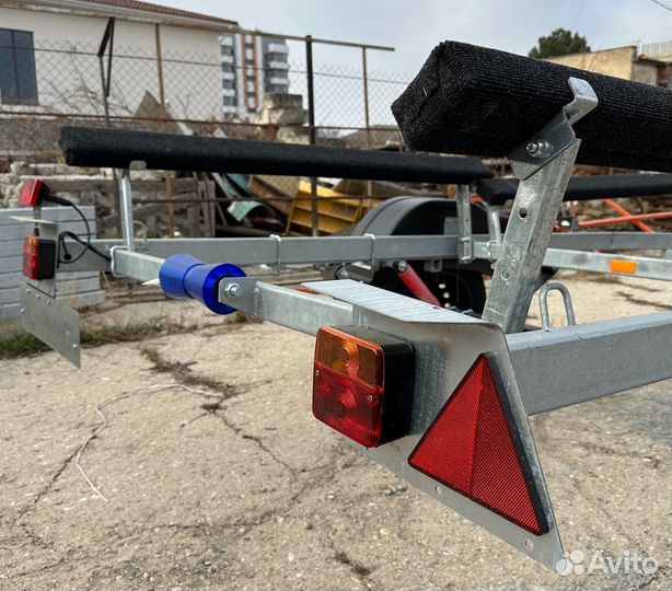 Прицеп для транспортировки катера и яхты