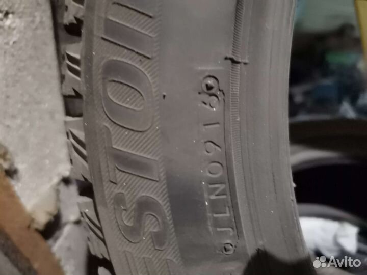 Bridgestone Blizzak Spike-01 225/50 R17