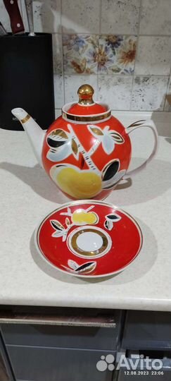 Чайники и блюда