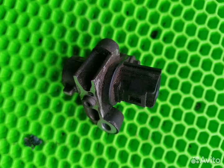 Датчик коленвала на Volvo Фрилендер LR 3,2л