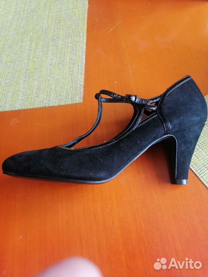 Туфли жен. 41 р. натур.замш.кожа