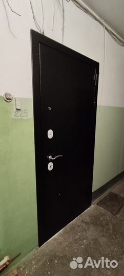 Дверь входная металлическая новая