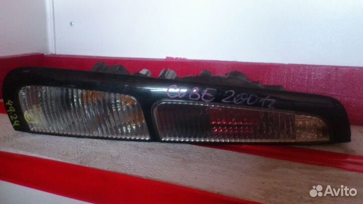 Стоп сигнал ниссан куб Z-10 96-2001г правый левый