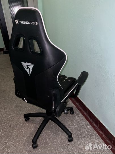 Компьютерное кресло thunderX3