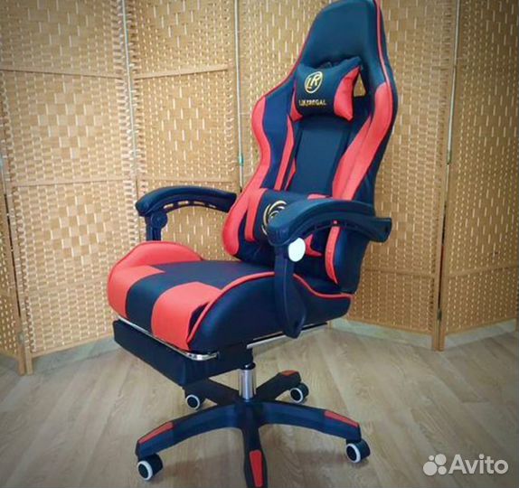 Компьютерное кресло игровое с подножкой