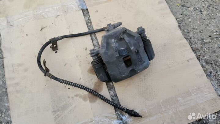 Суппорт передний правый KIA opirus