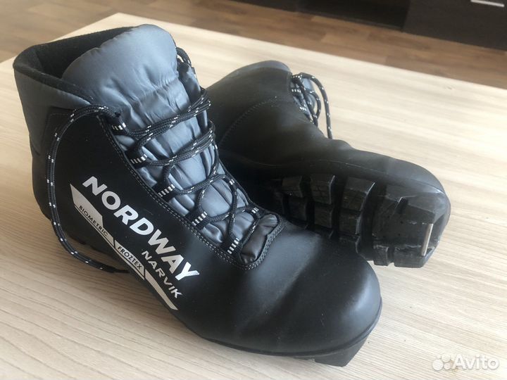 Лыжные ботинки