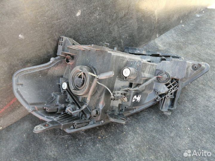 Фара правая Nissan Tiida C11