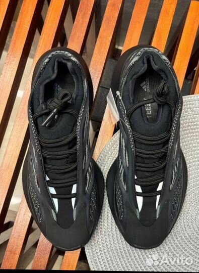 Кроссовки мужские Adidas Yeezy 700 V3, текстиль