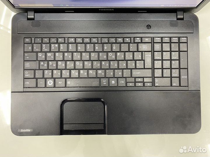 Большой Toshiba 17.3